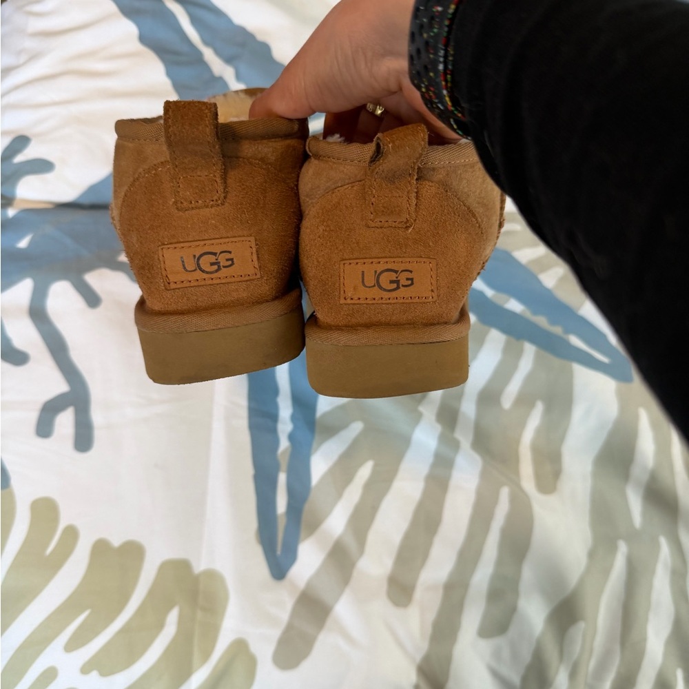 Uggs - image 2
